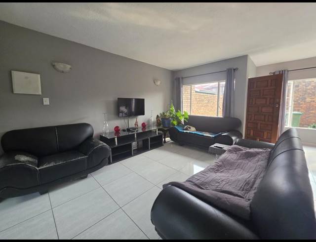 3 BEDROOM TOWNHOUSE FOR SALE IN BRACKENHURST